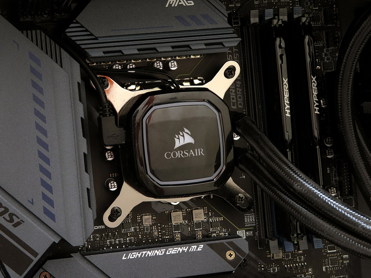 MSI 메인보드에 장착한 커세어 H100i 240mm 수랭 쿨러