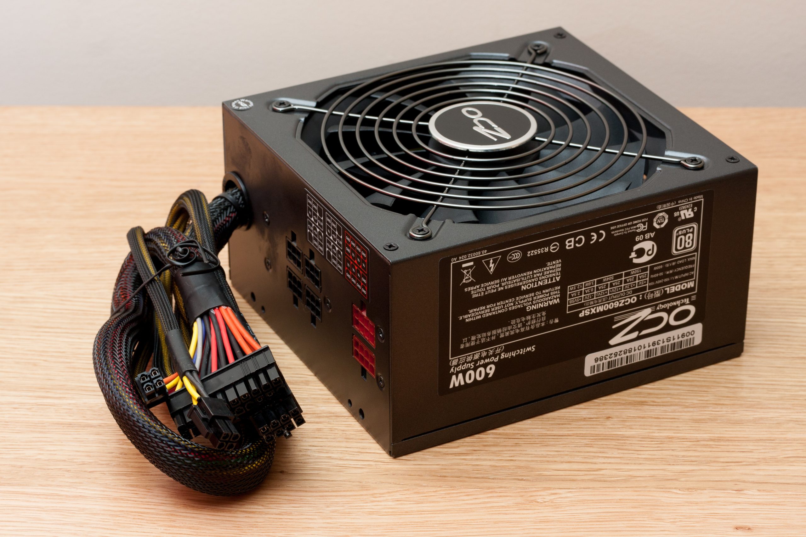 OCZ 600W 파워서플라이 실물