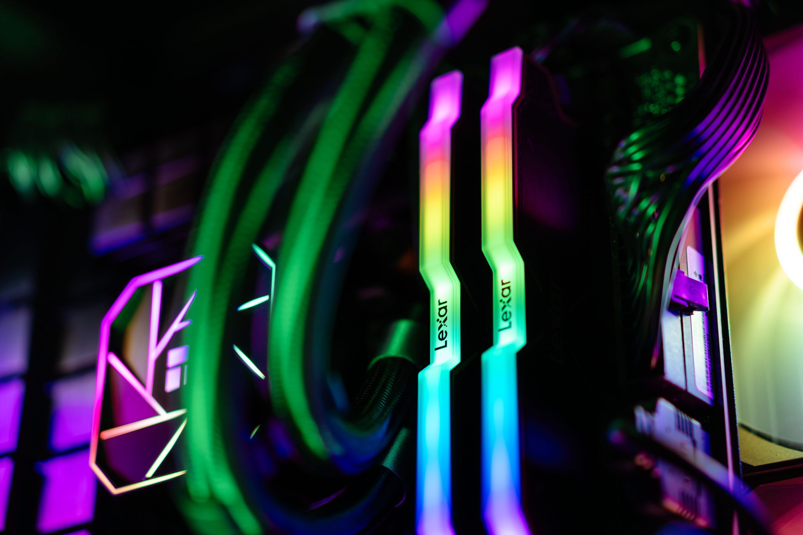 RGB 조명의 PC 부품 클로즈업