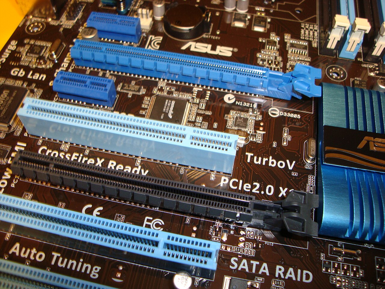 그래픽카드 PCIe 연결 - 메인보드 PCIe 슬롯