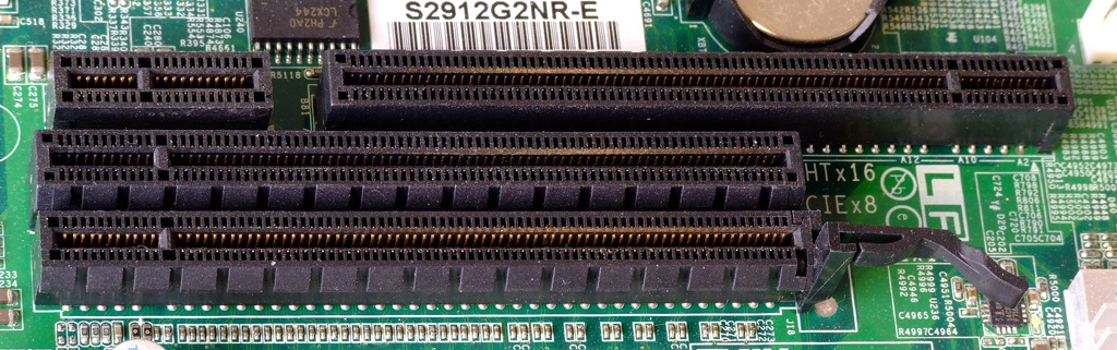 그래픽카드 PCIe 연결 - 메인보드 PCIe 슬롯